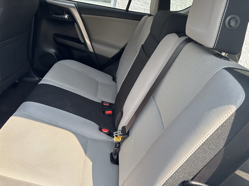 2016 Toyota RAV4 Hybrid XLE   - Photo 18 - Lynwood, IL 60411