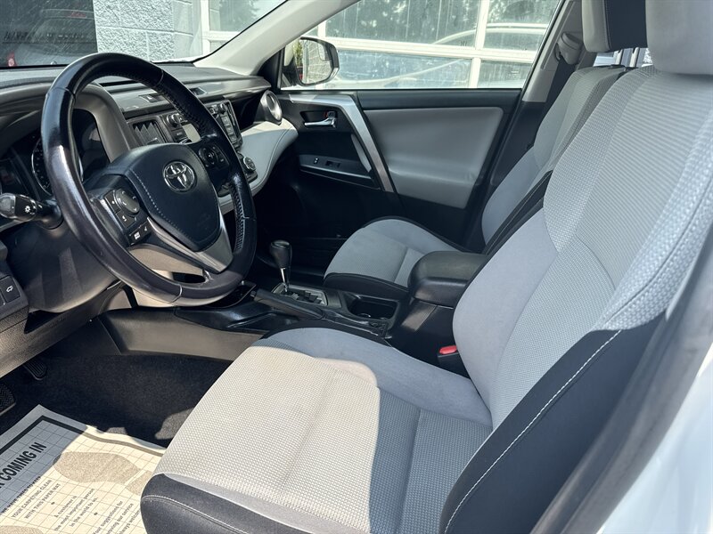 2016 Toyota RAV4 Hybrid XLE   - Photo 13 - Lynwood, IL 60411