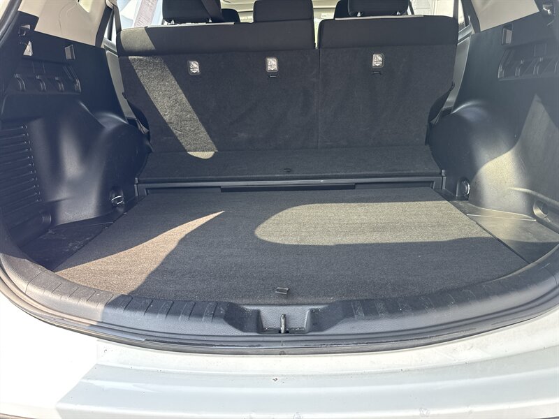 2016 Toyota RAV4 Hybrid XLE   - Photo 12 - Lynwood, IL 60411