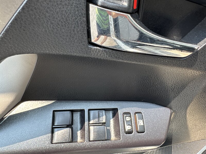 2016 Toyota RAV4 Hybrid XLE   - Photo 17 - Lynwood, IL 60411