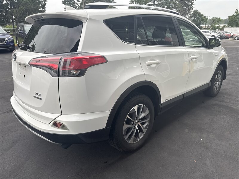 2016 Toyota RAV4 Hybrid XLE   - Photo 6 - Lynwood, IL 60411