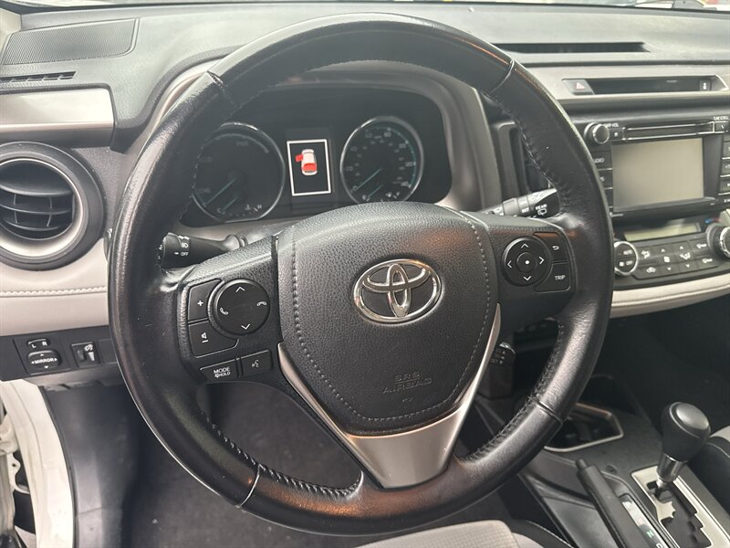 2016 Toyota RAV4 Hybrid XLE   - Photo 10 - Lynwood, IL 60411