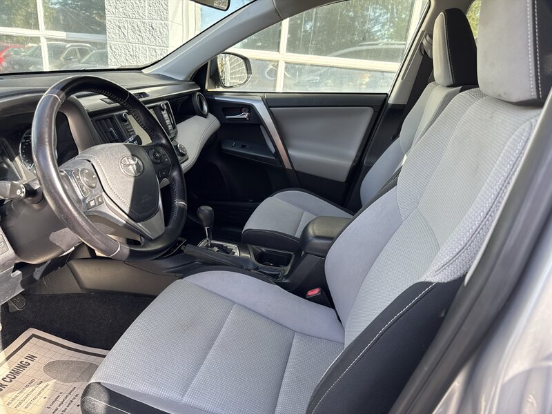 2017 Toyota RAV4 Hybrid XLE   - Photo 7 - Lynwood, IL 60411