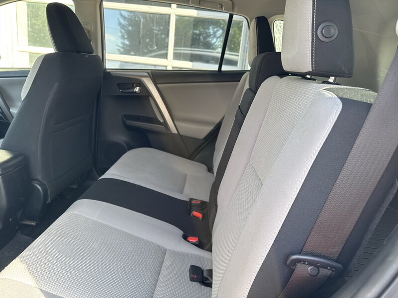 2017 Toyota RAV4 Hybrid XLE   - Photo 11 - Lynwood, IL 60411