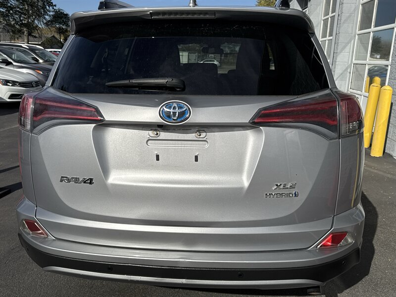 2017 Toyota RAV4 Hybrid XLE   - Photo 5 - Lynwood, IL 60411