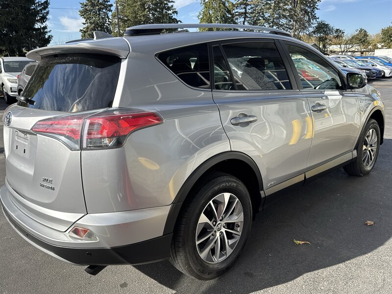 2017 Toyota RAV4 Hybrid XLE   - Photo 6 - Lynwood, IL 60411