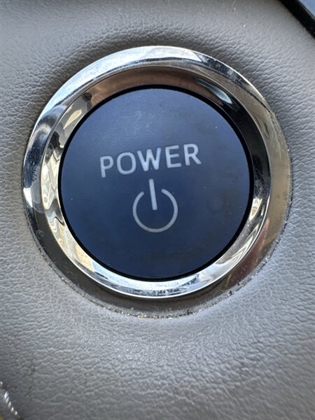 2017 Toyota RAV4 Hybrid XLE   - Photo 14 - Lynwood, IL 60411