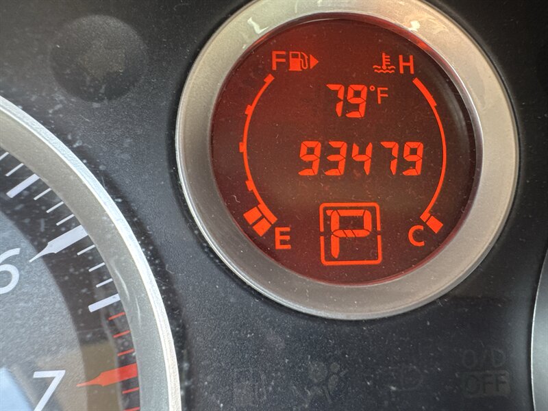 2011 Nissan Sentra 2.0 - Photo 16 - Lynwood, IL 60411