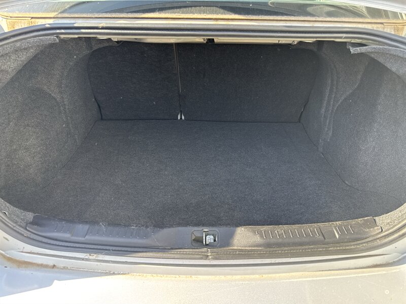 2011 Nissan Sentra 2.0 - Photo 12 - Lynwood, IL 60411