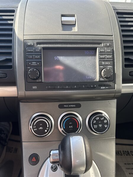 2011 Nissan Sentra 2.0 - Photo 14 - Lynwood, IL 60411