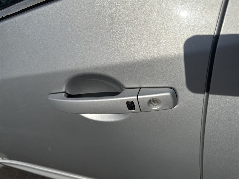 2011 Nissan Sentra 2.0 - Photo 7 - Lynwood, IL 60411