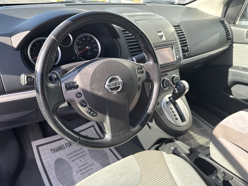2011 Nissan Sentra 2.0 - Photo 9 - Lynwood, IL 60411