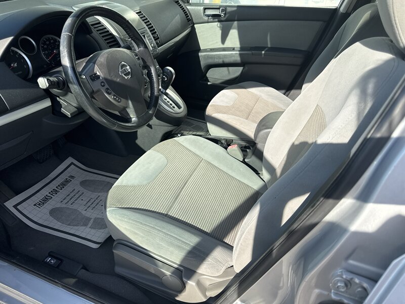 2011 Nissan Sentra 2.0 - Photo 8 - Lynwood, IL 60411