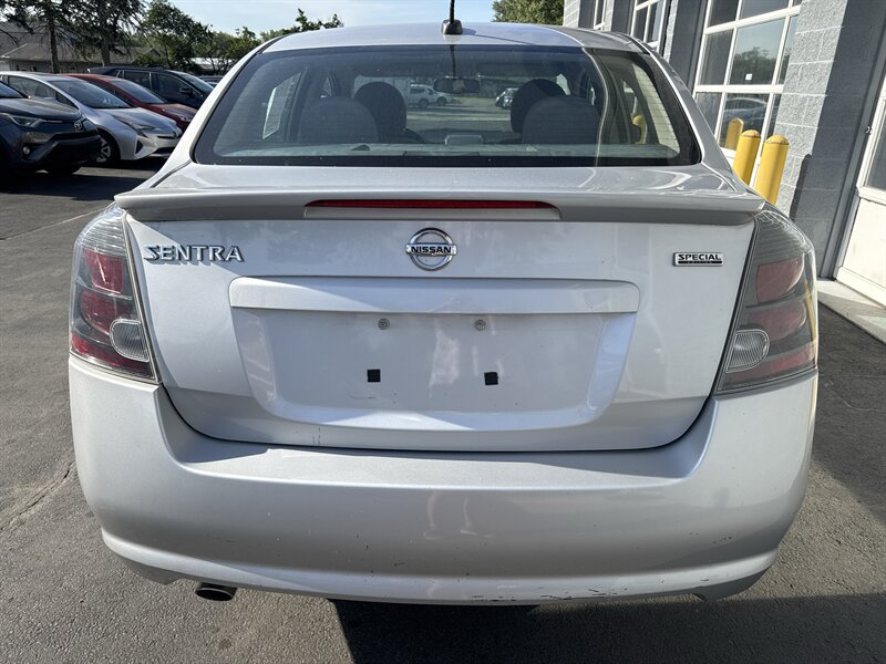 2011 Nissan Sentra 2.0 - Photo 5 - Lynwood, IL 60411