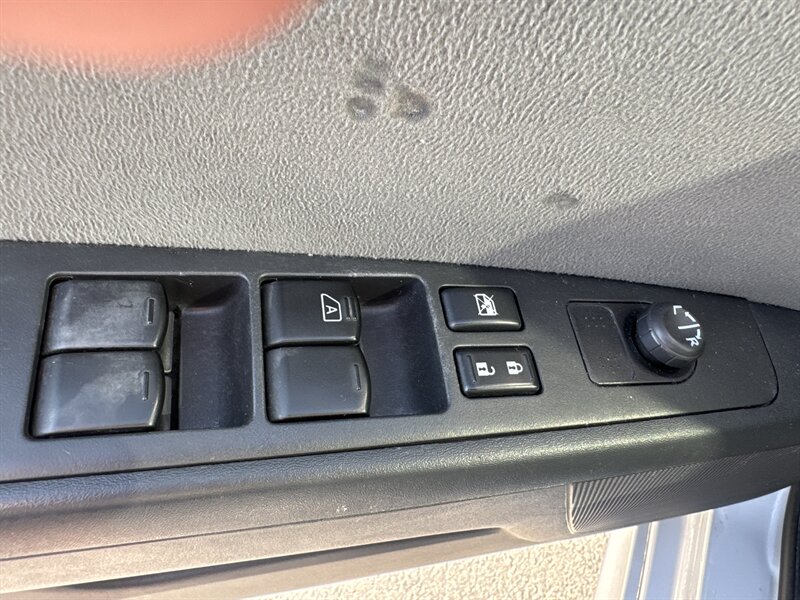 2011 Nissan Sentra 2.0 - Photo 10 - Lynwood, IL 60411