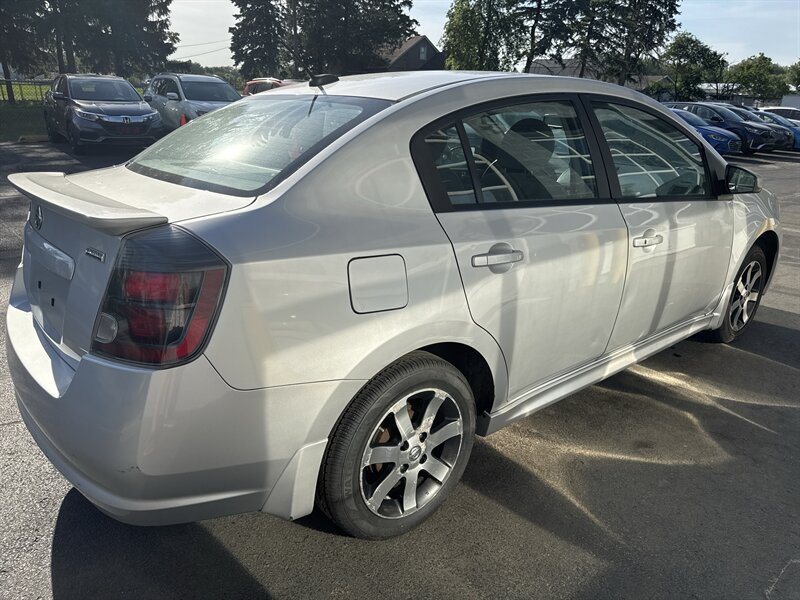 2011 Nissan Sentra 2.0 - Photo 6 - Lynwood, IL 60411