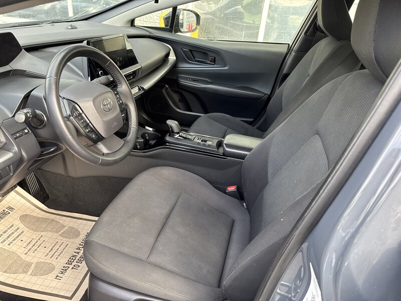 2024 Toyota Prius LE   - Photo 9 - Lynwood, IL 60411