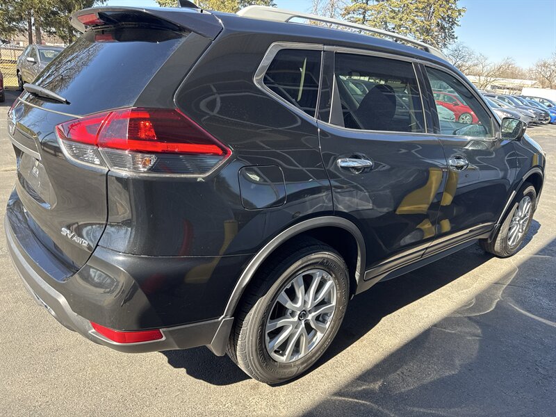 2018 Nissan Rogue SV AWD - Photo 6 - Lynwood, IL 60411