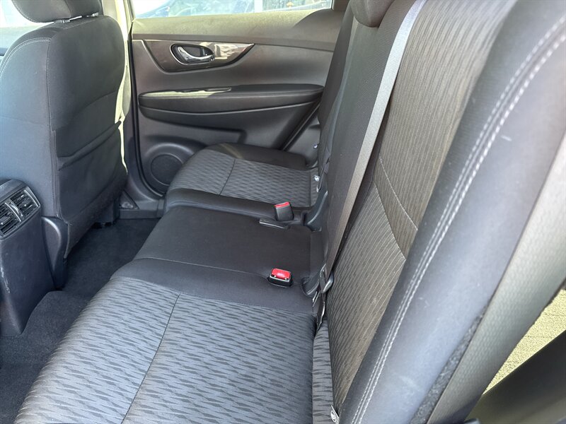 2018 Nissan Rogue SV AWD - Photo 10 - Lynwood, IL 60411