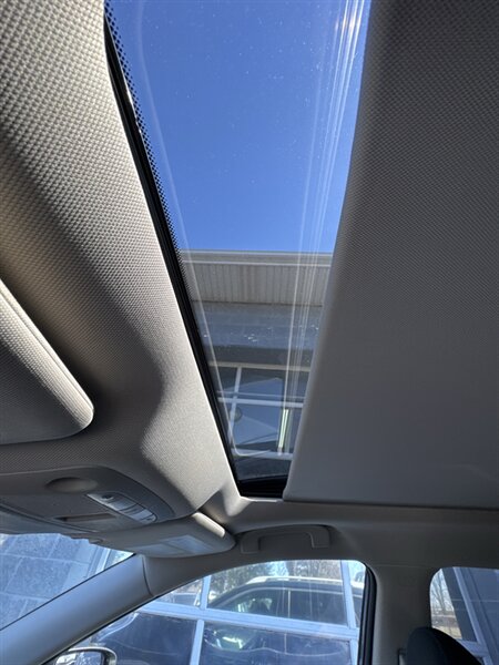 2018 Nissan Rogue SV AWD - Photo 15 - Lynwood, IL 60411