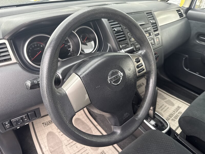 2011 Nissan Versa 1.8 S   - Photo 8 - Lynwood, IL 60411