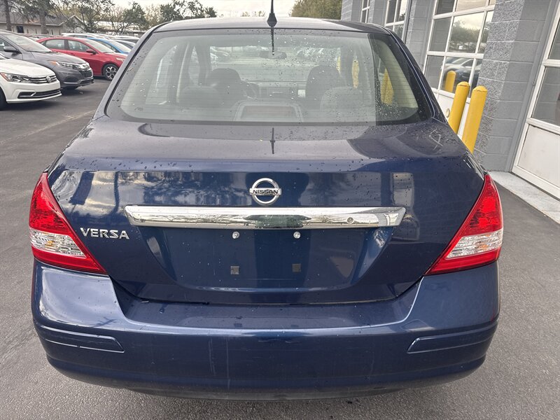 2011 Nissan Versa 1.8 S   - Photo 5 - Lynwood, IL 60411