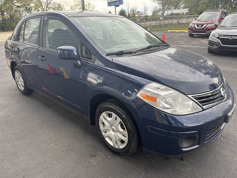 2011 Nissan Versa 1.8 S   - Photo 1 - Lynwood, IL 60411