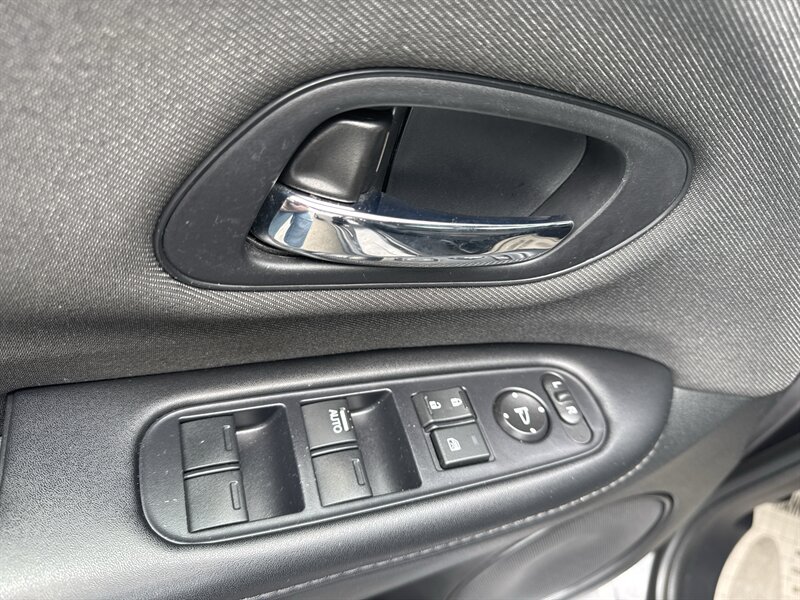 2019 Honda HR-V LX   - Photo 9 - Lynwood, IL 60411
