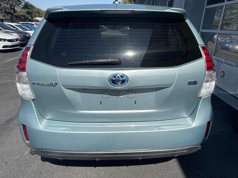 2017 Toyota Prius v Two - Photo 5 - Lynwood, IL 60411