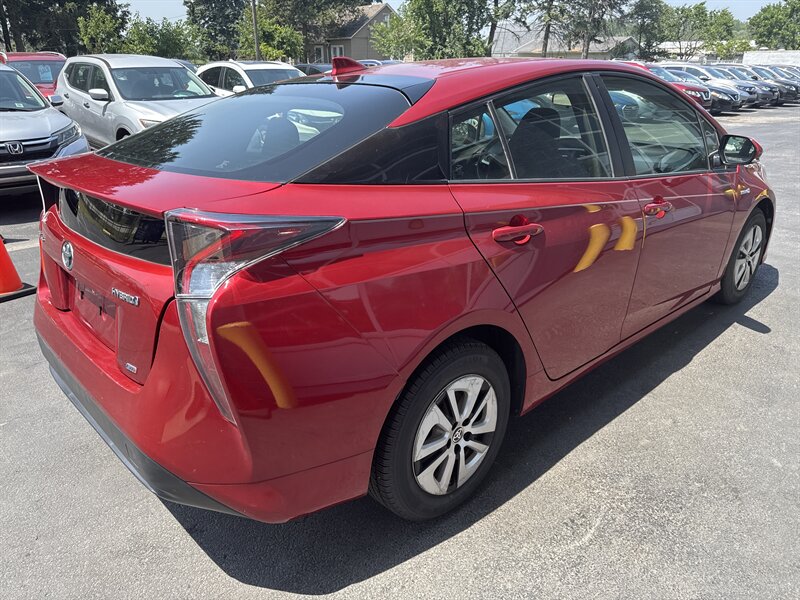 2016 Toyota Prius Two Eco - Photo 5 - Lynwood, IL 60411