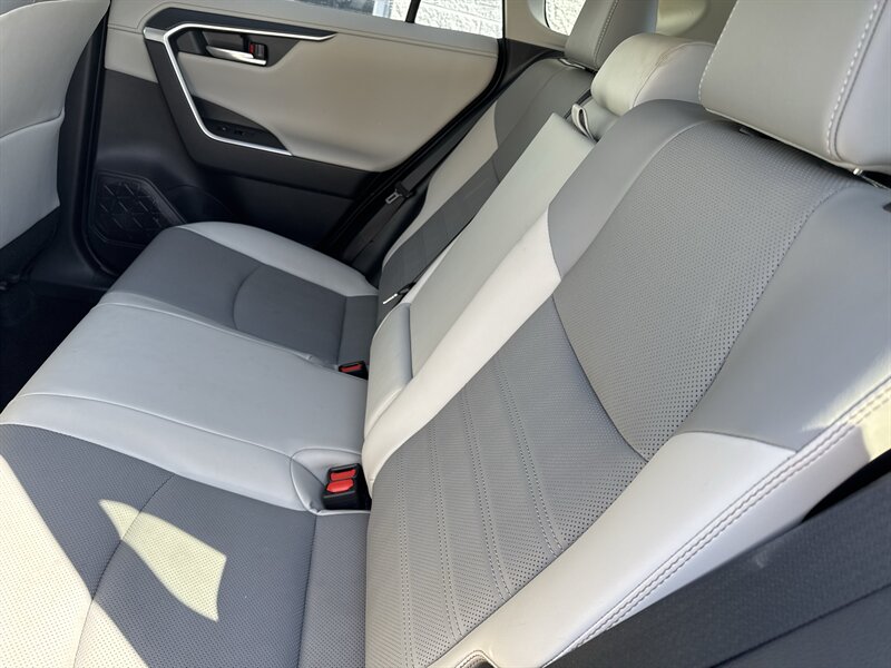 2021 Toyota RAV4 Limited   - Photo 15 - Lynwood, IL 60411