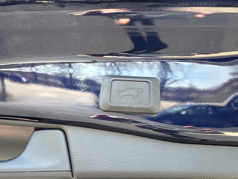 2021 Toyota RAV4 Limited   - Photo 18 - Lynwood, IL 60411