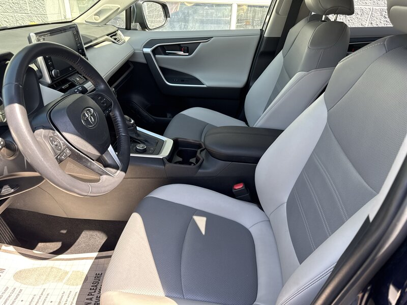 2021 Toyota RAV4 Limited   - Photo 9 - Lynwood, IL 60411