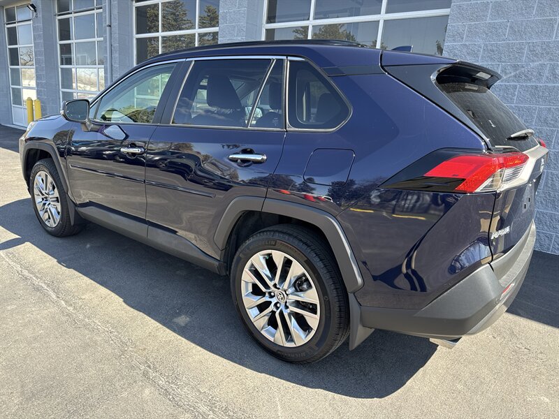 2021 Toyota RAV4 Limited   - Photo 4 - Lynwood, IL 60411