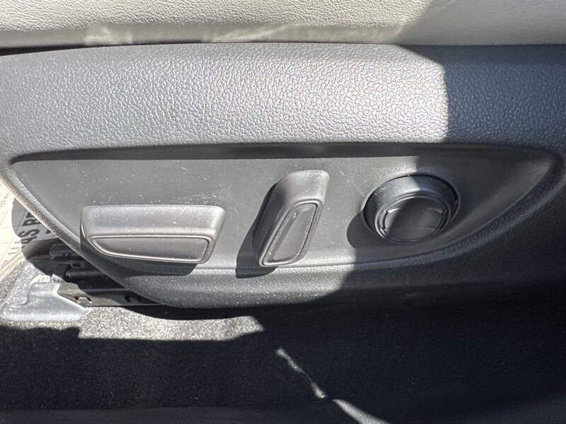 2021 Toyota RAV4 Limited   - Photo 14 - Lynwood, IL 60411