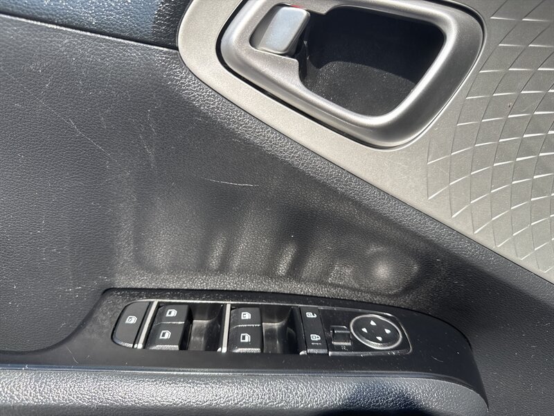 2021 Kia Soul LX   - Photo 9 - Lynwood, IL 60411