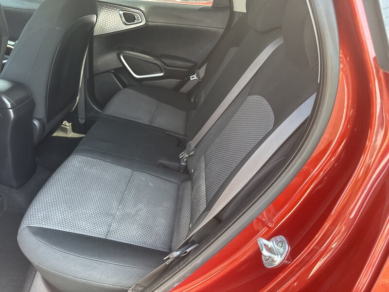 2021 Kia Soul LX   - Photo 9 - Lynwood, IL 60411