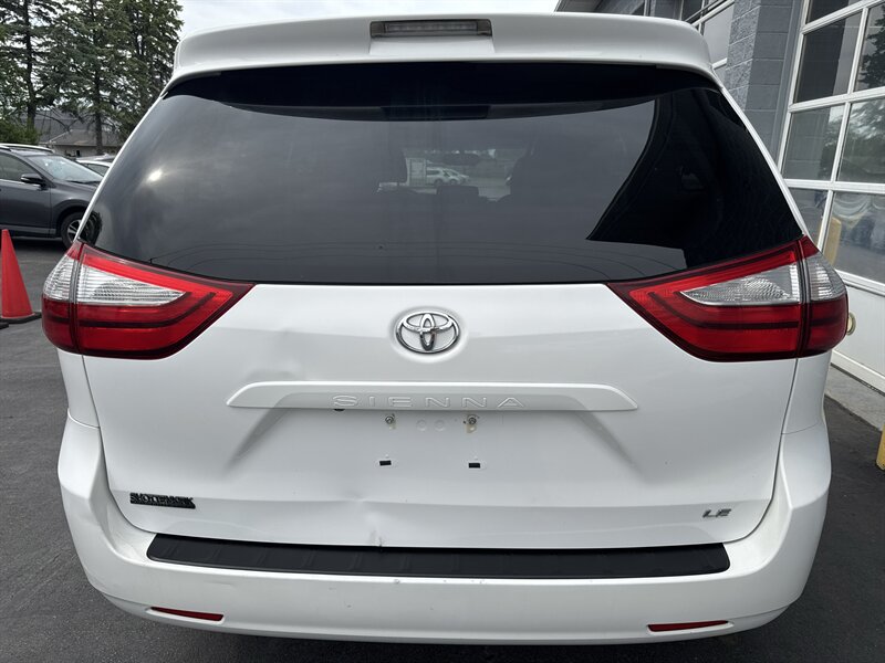 2016 Toyota Sienna LE 7-Passenger Auto - Photo 4 - Lynwood, IL 60411