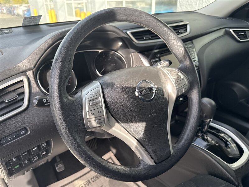 2016 Nissan Rogue SV AWD - Photo 8 - Lynwood, IL 60411