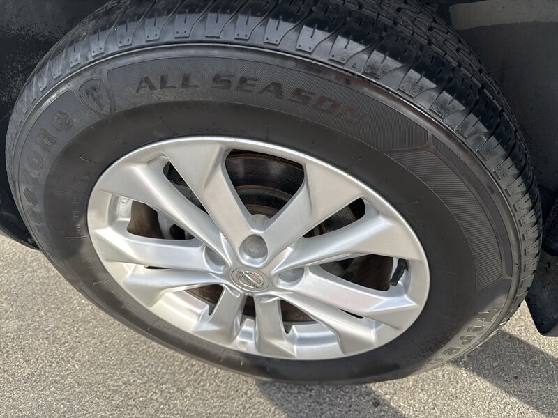 2016 Nissan Rogue SV AWD - Photo 14 - Lynwood, IL 60411