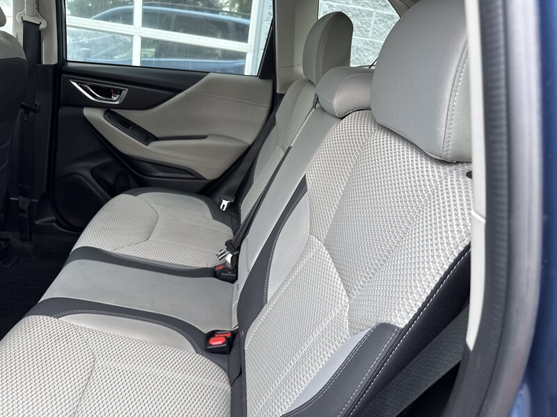 2021 Subaru Forester Premium   - Photo 12 - Lynwood, IL 60411