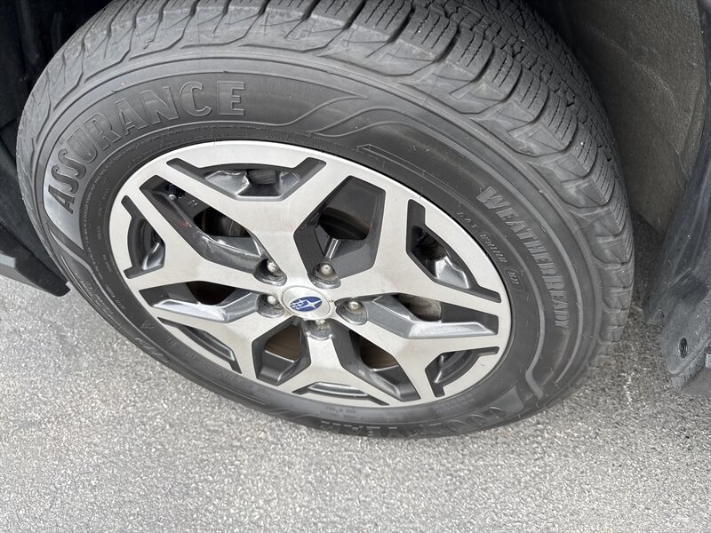 2021 Subaru Forester Premium   - Photo 8 - Lynwood, IL 60411