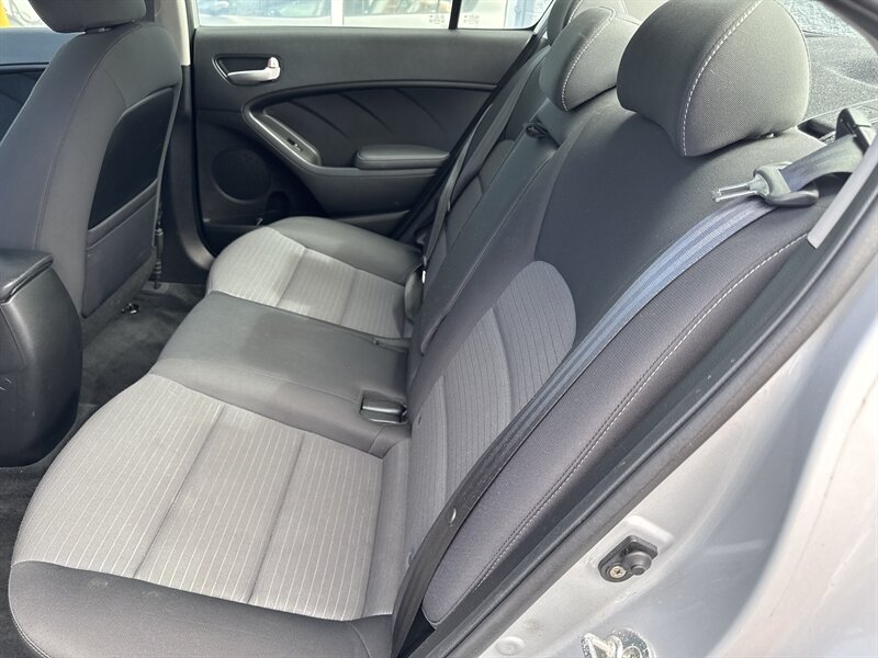 2018 Kia Forte S   - Photo 10 - Lynwood, IL 60411