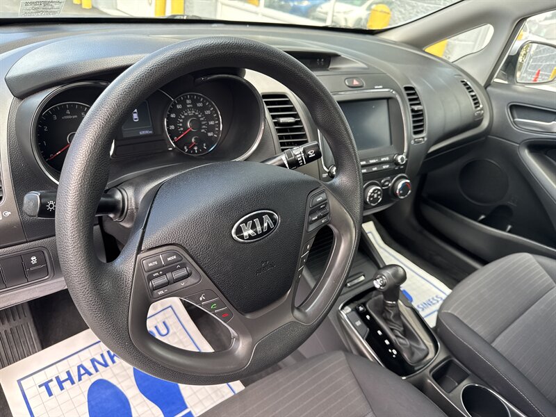 2018 Kia Forte S   - Photo 8 - Lynwood, IL 60411