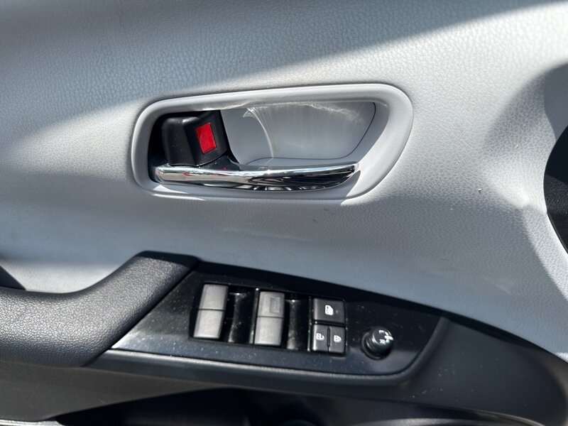 2022 Toyota Prius LE AWD-e - Photo 3 - Lynwood, IL 60411