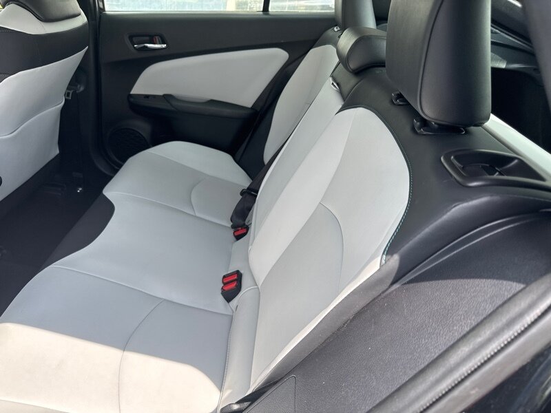 2022 Toyota Prius LE AWD-e - Photo 5 - Lynwood, IL 60411