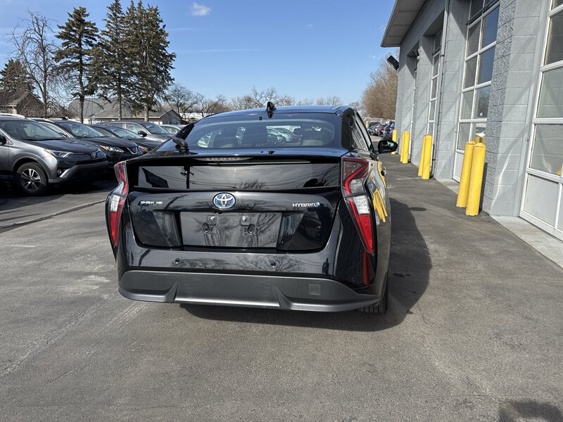 2018 Toyota Prius   - Photo 5 - Lynwood, IL 60411