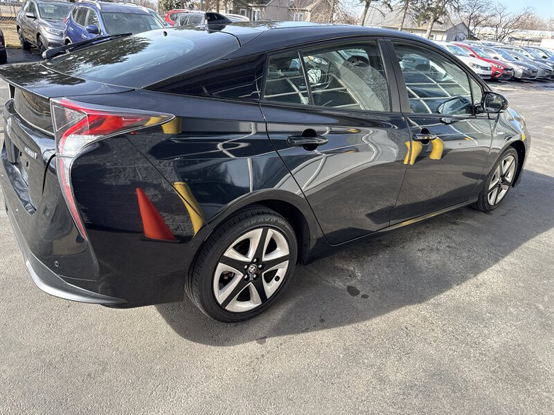 2018 Toyota Prius   - Photo 6 - Lynwood, IL 60411