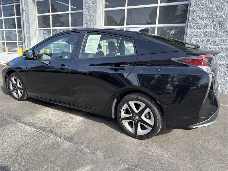 2018 Toyota Prius   - Photo 4 - Lynwood, IL 60411