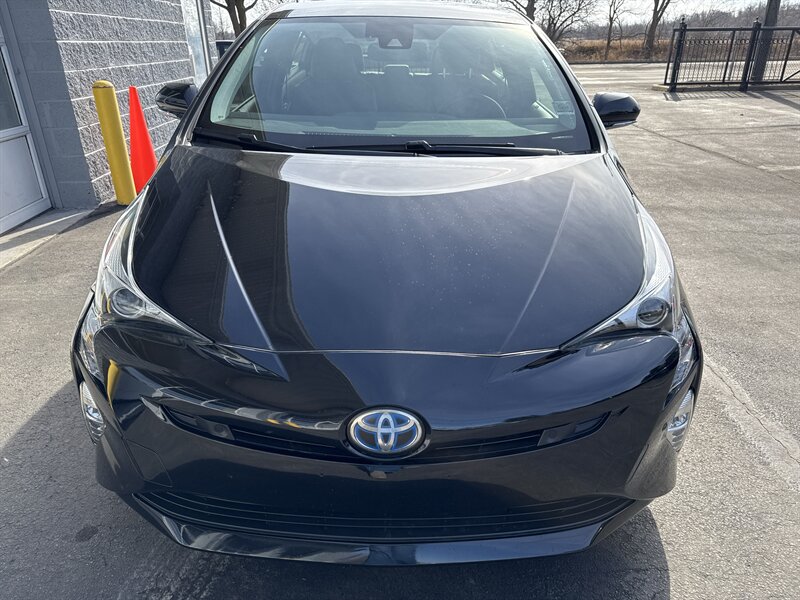 2018 Toyota Prius   - Photo 2 - Lynwood, IL 60411